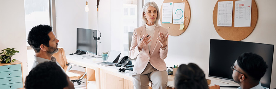 réunion collègues directrice